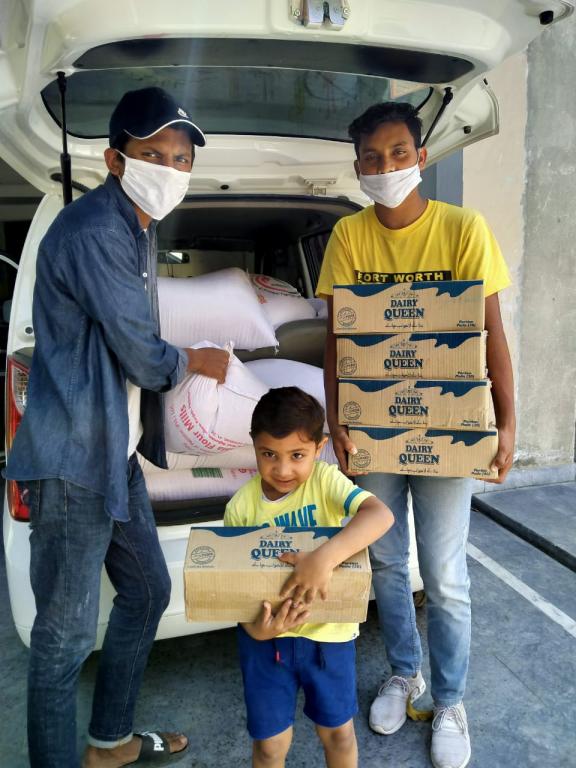 Sant'Egidio’s (self-produced) masks and food supplies reach the poorest in Pakistan